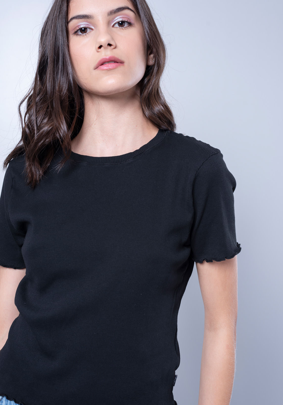 blusa preta manga curta