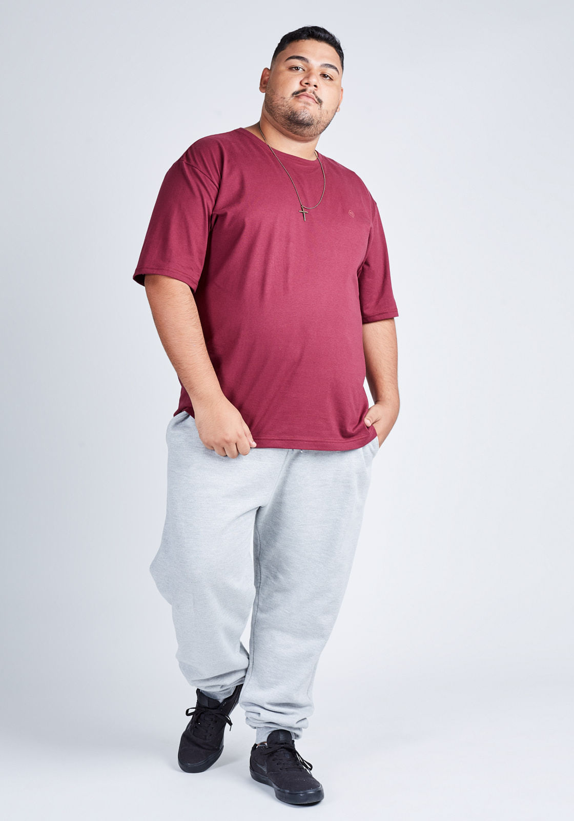 camiseta basica vinho