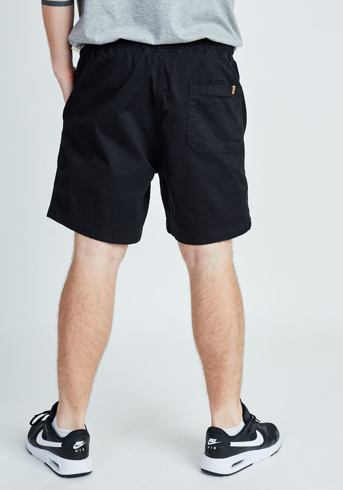 short preto sarja