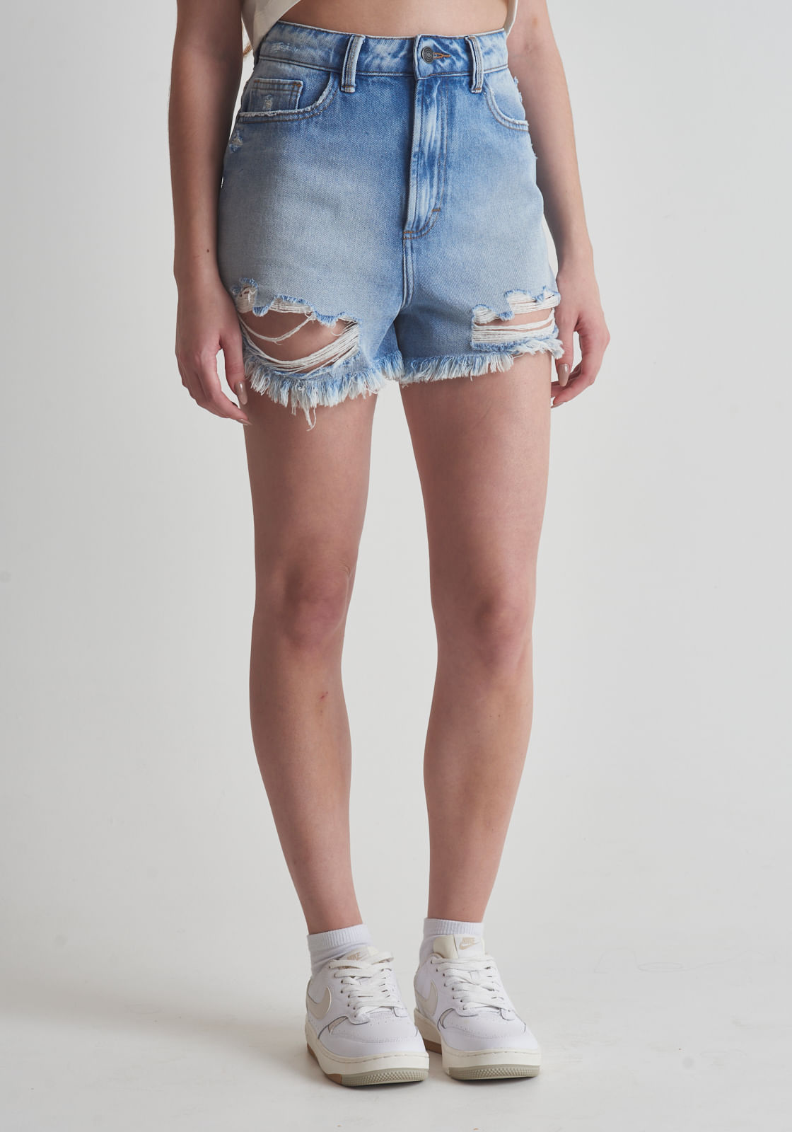 Short jeans destroyed