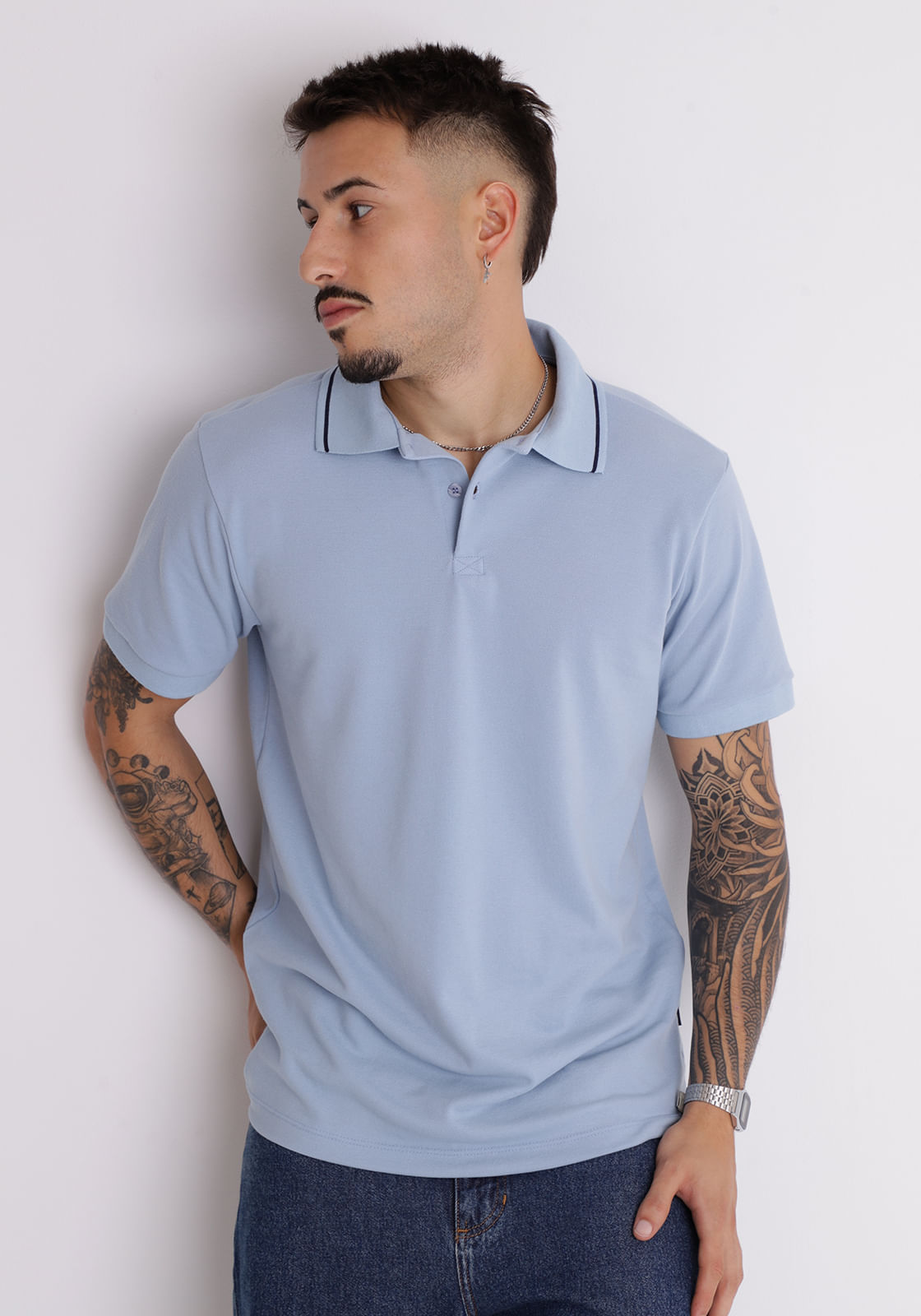 Camiseta polo com detalhes azul marinho
