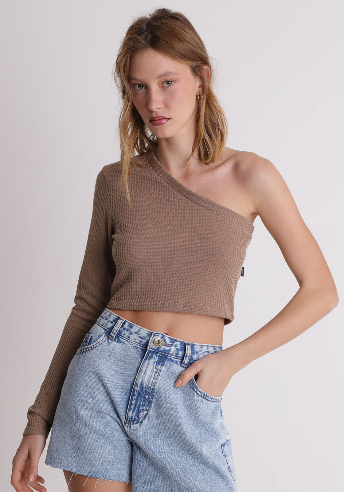 Blusa texturizado feminino cropped marrom