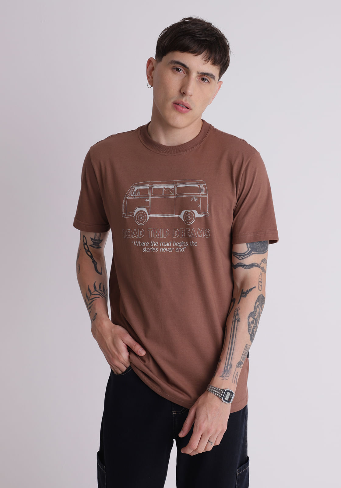 Camiseta algodão masculina road trip marrom