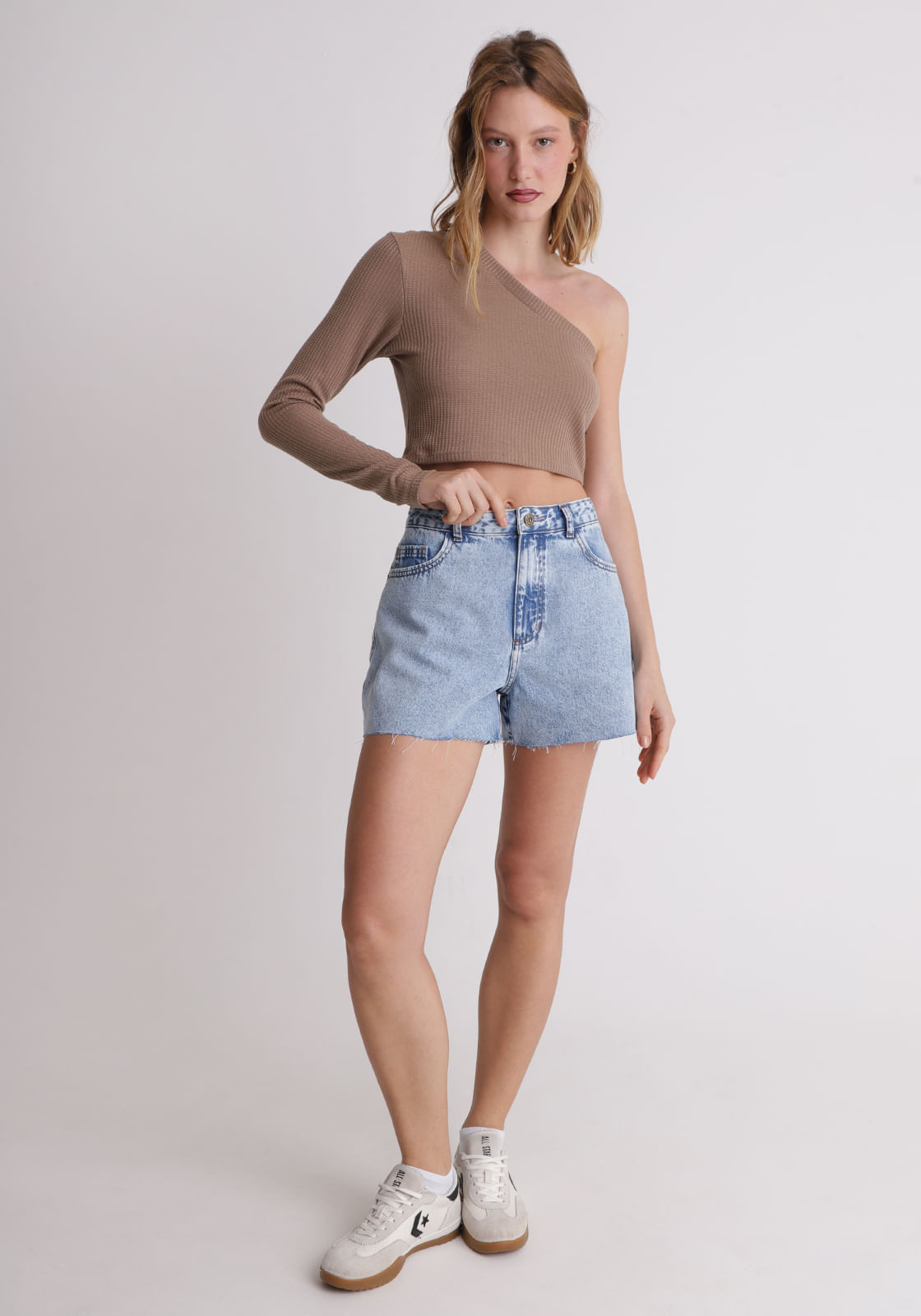 Short Jeans com Bordado nas Costas
