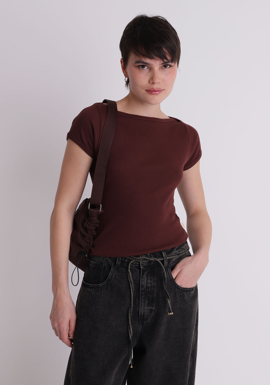 Blusa canelado feminino decote canoa básica marrom