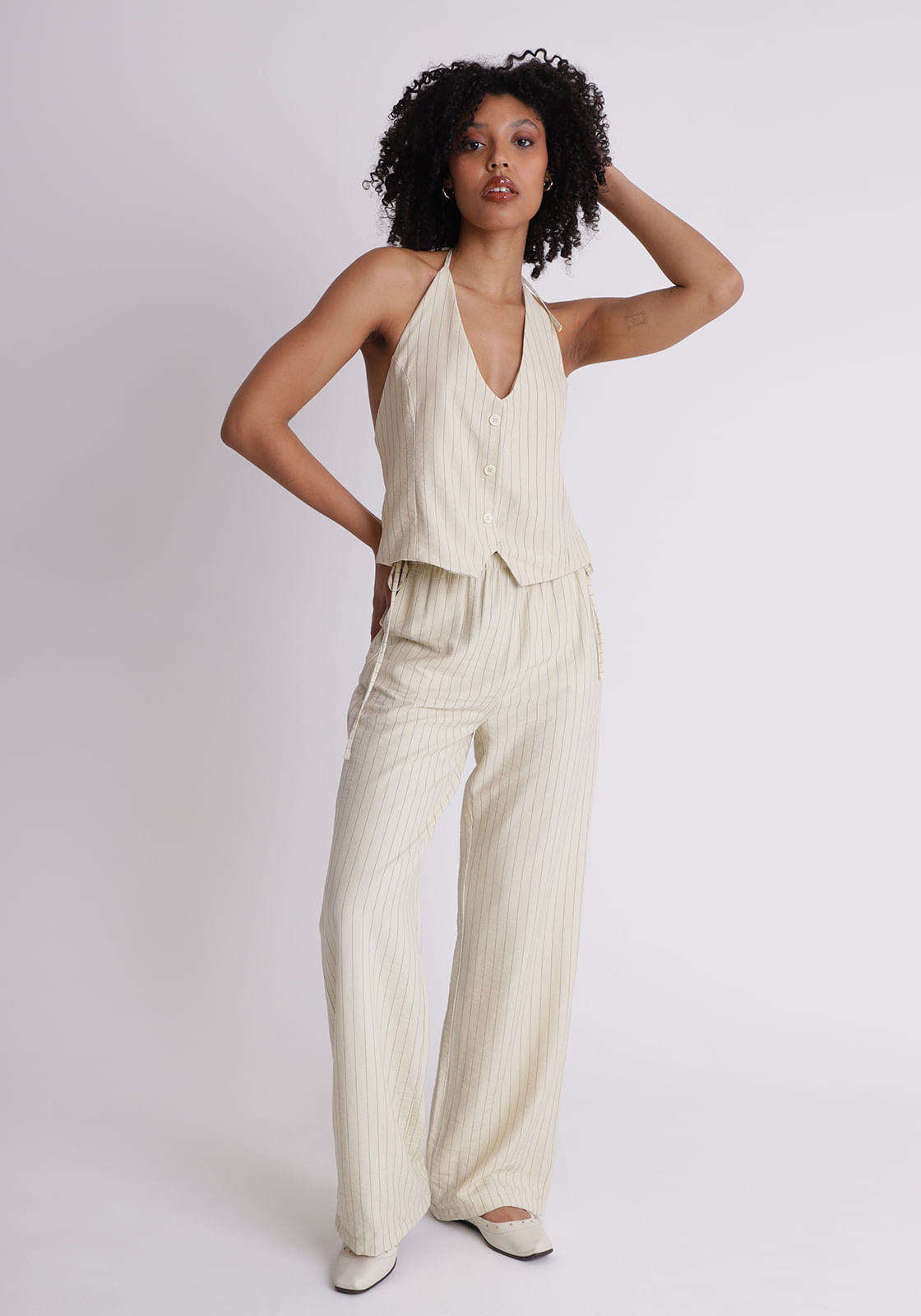 Calça tecido feminino risca de giz amarelo