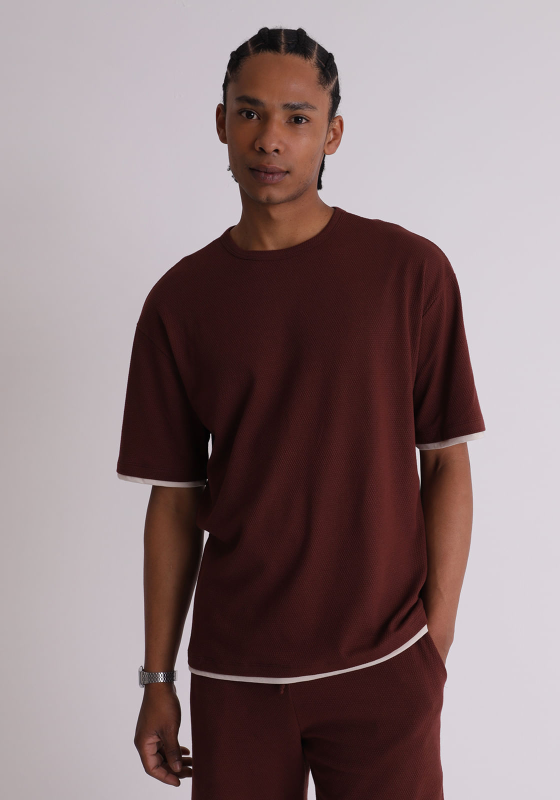 Camiseta algodão masculina texturizada marrom