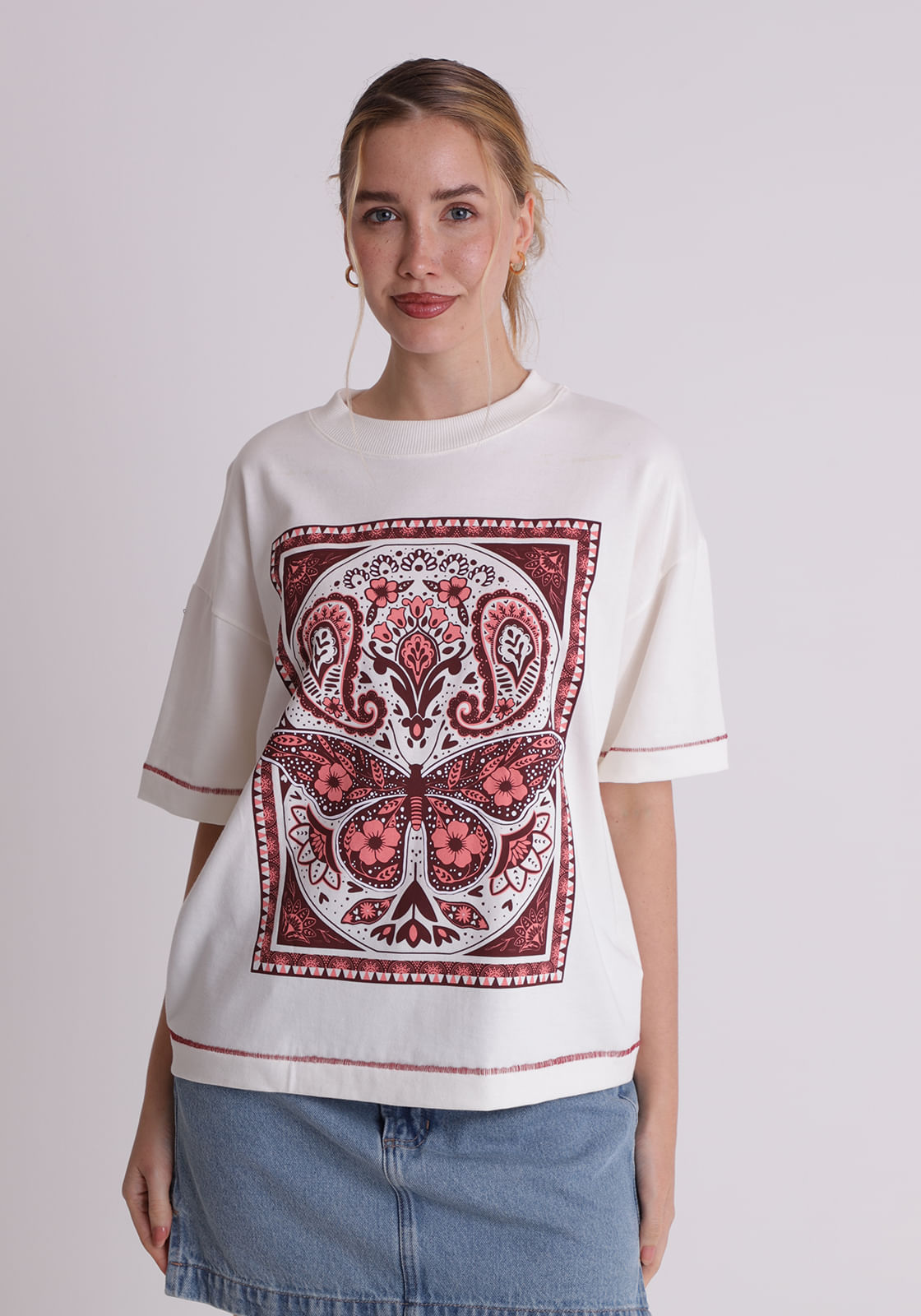 Camiseta algodão feminino box estampada off white