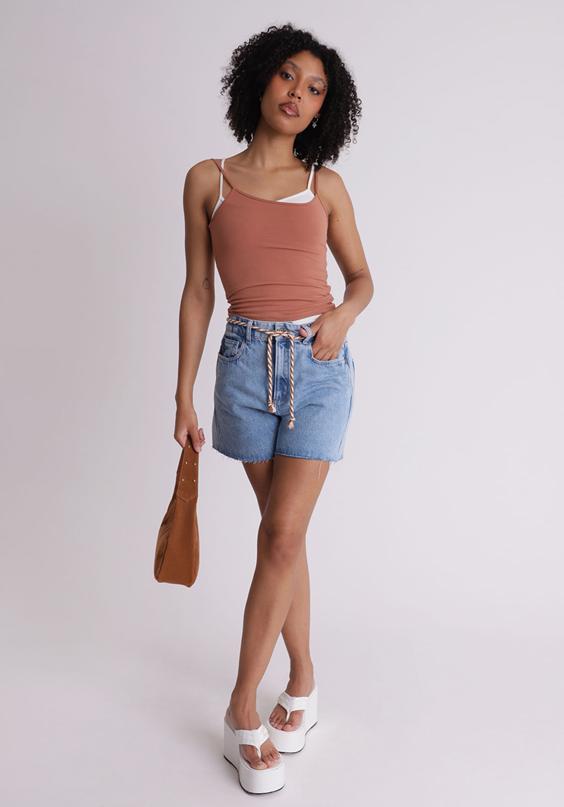 Short jeans feminino cinto de cordão azul