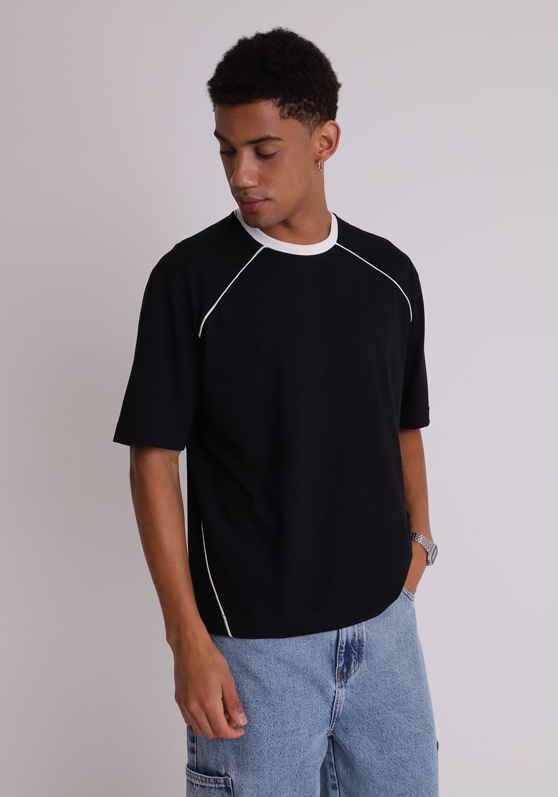 Camiseta algodão masculina box recortes preta