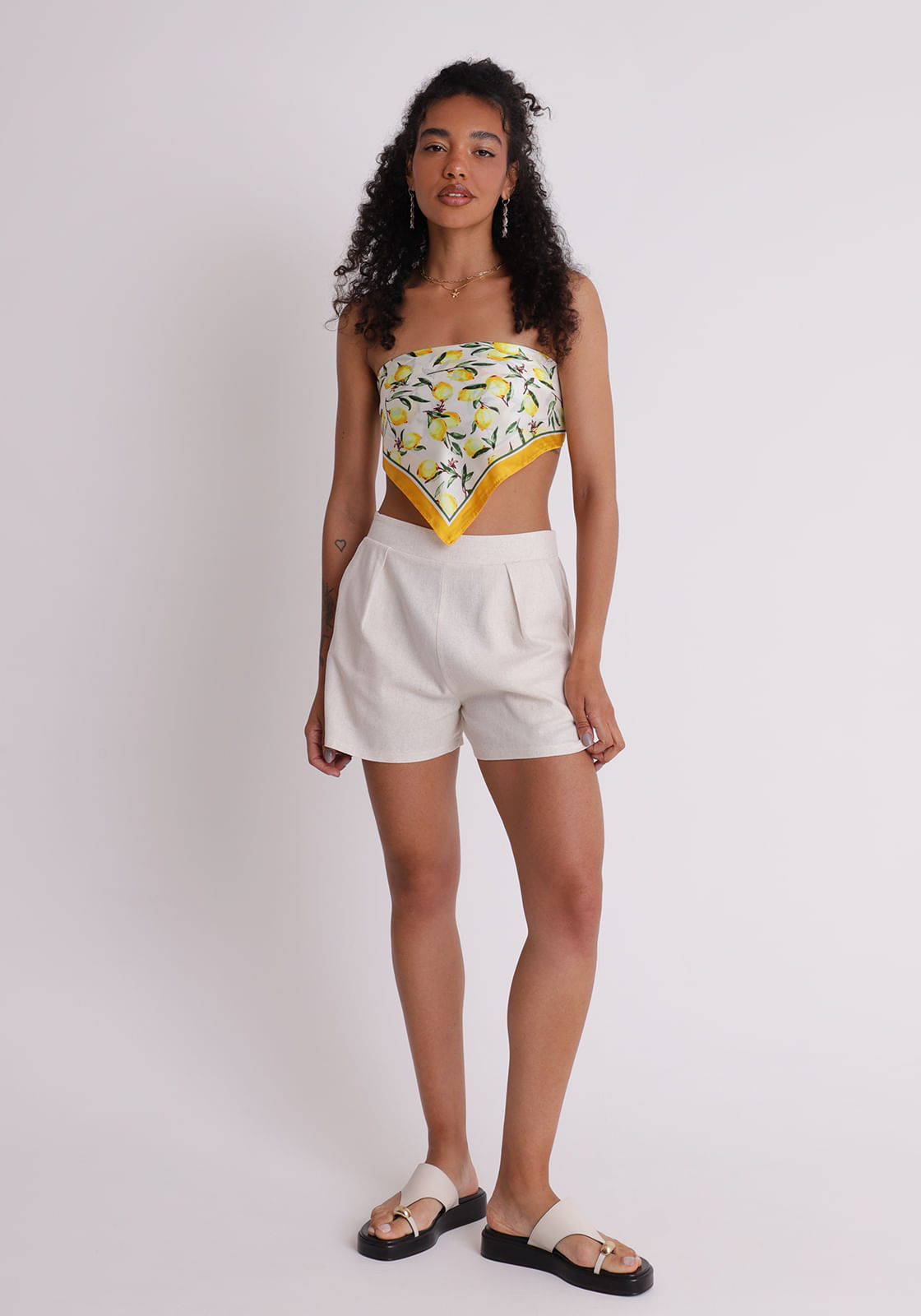 Short tecido plano feminino linha com fenda bege