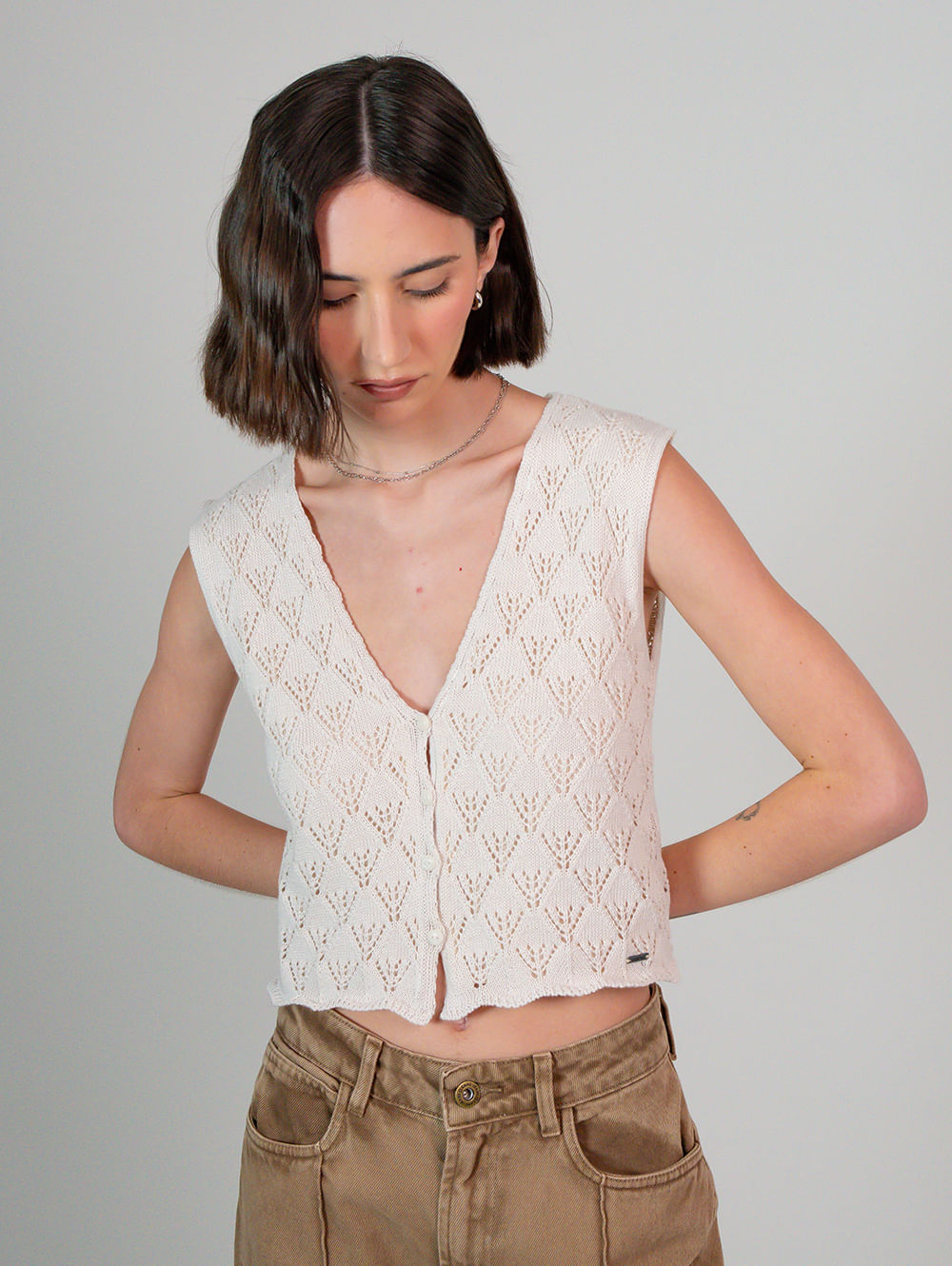 Colete tricot feminino regata bordado Bege