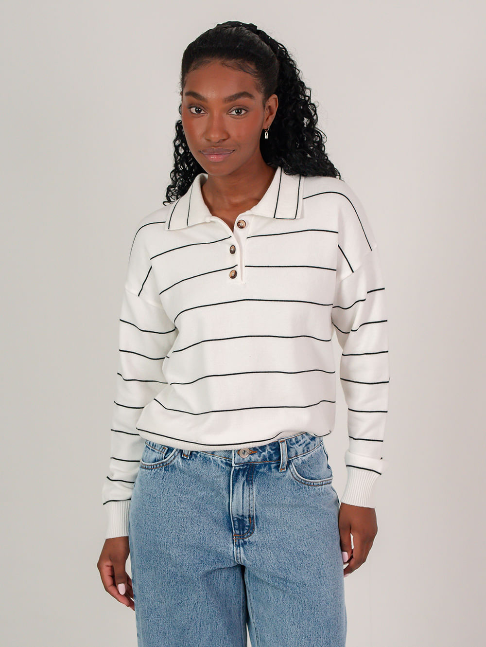 Blusão tricot feminino listrado off white e preto