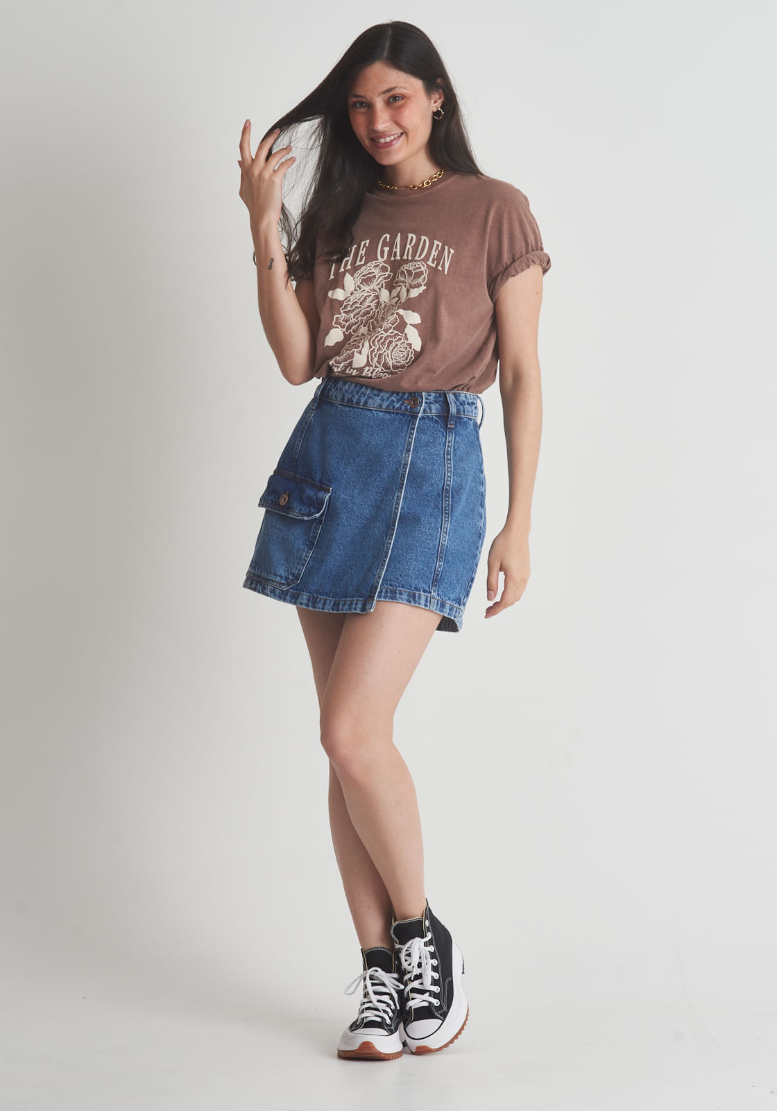 Saia jeans transpassada com bolso cargo