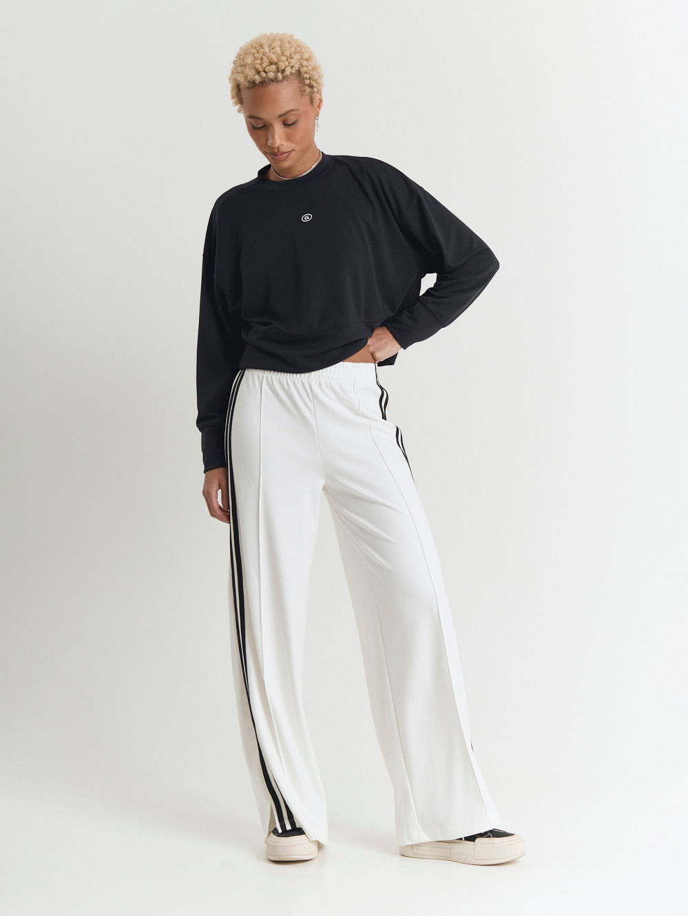 Calça com listras laterais