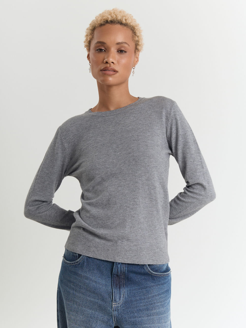 Tricot liso decote redondo