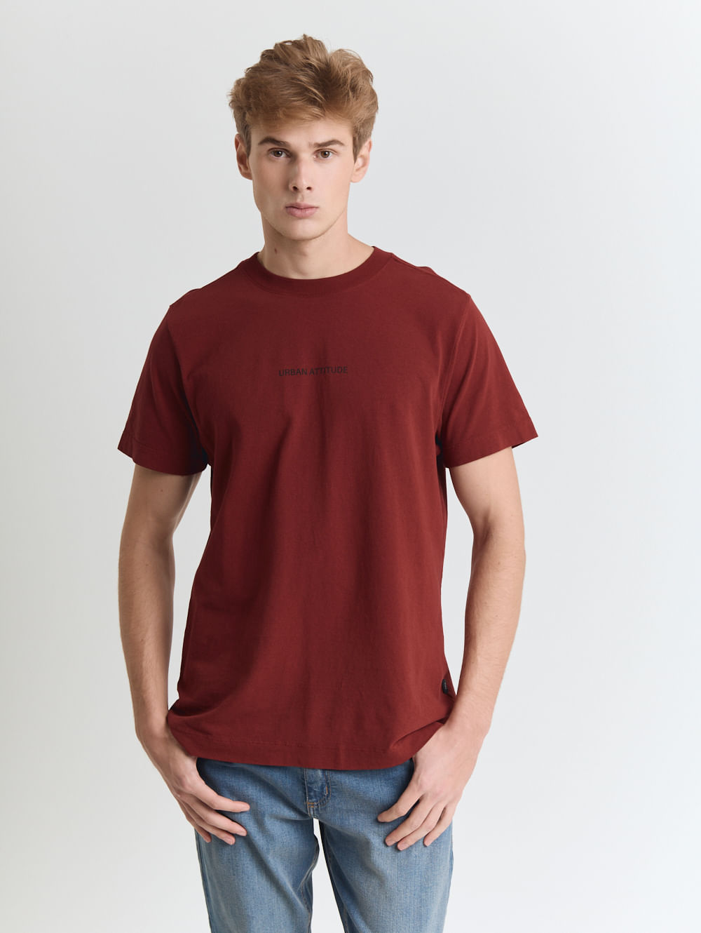 Camiseta comfort com estampa urban attitude