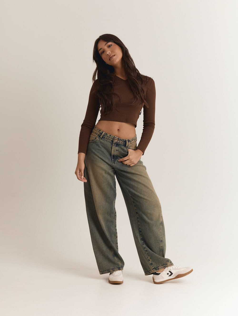 Calça baggy com recorte