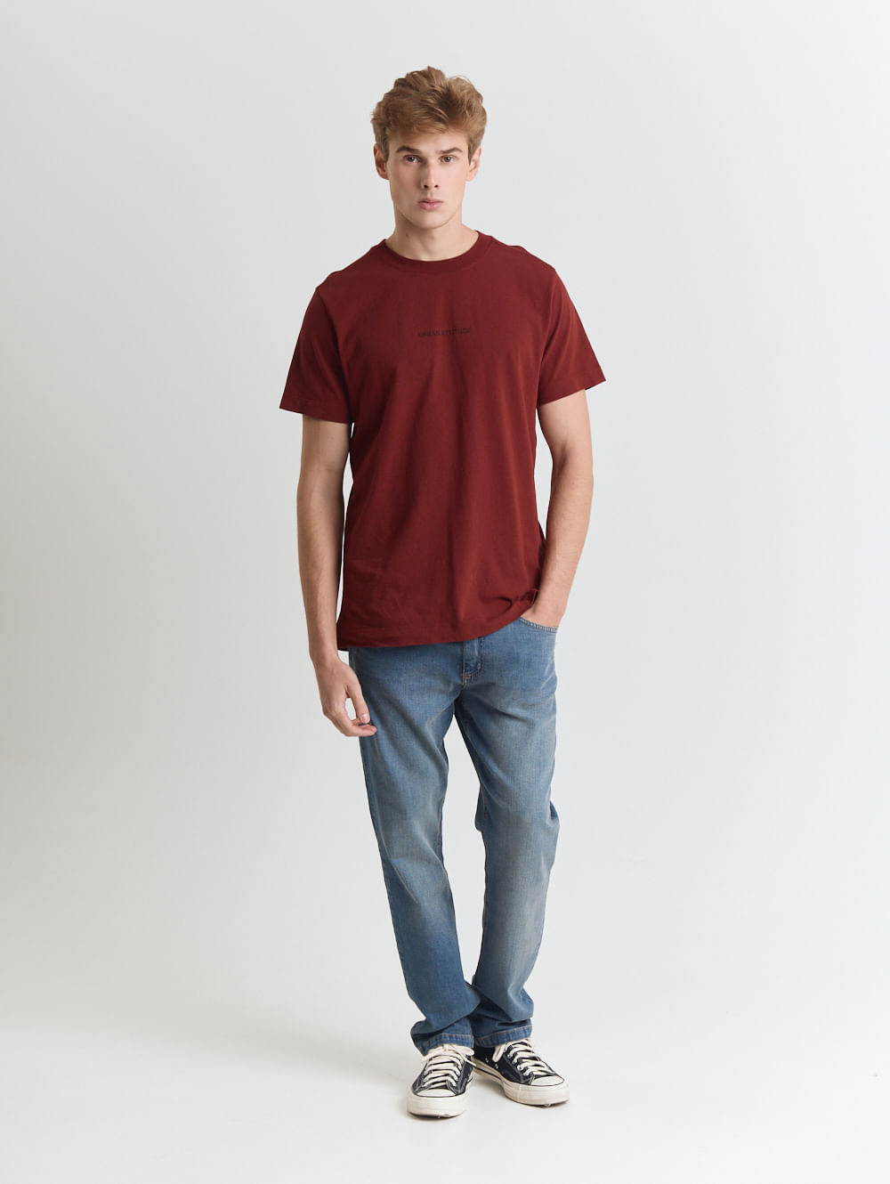 Calça jeans slim com elastano e puídos