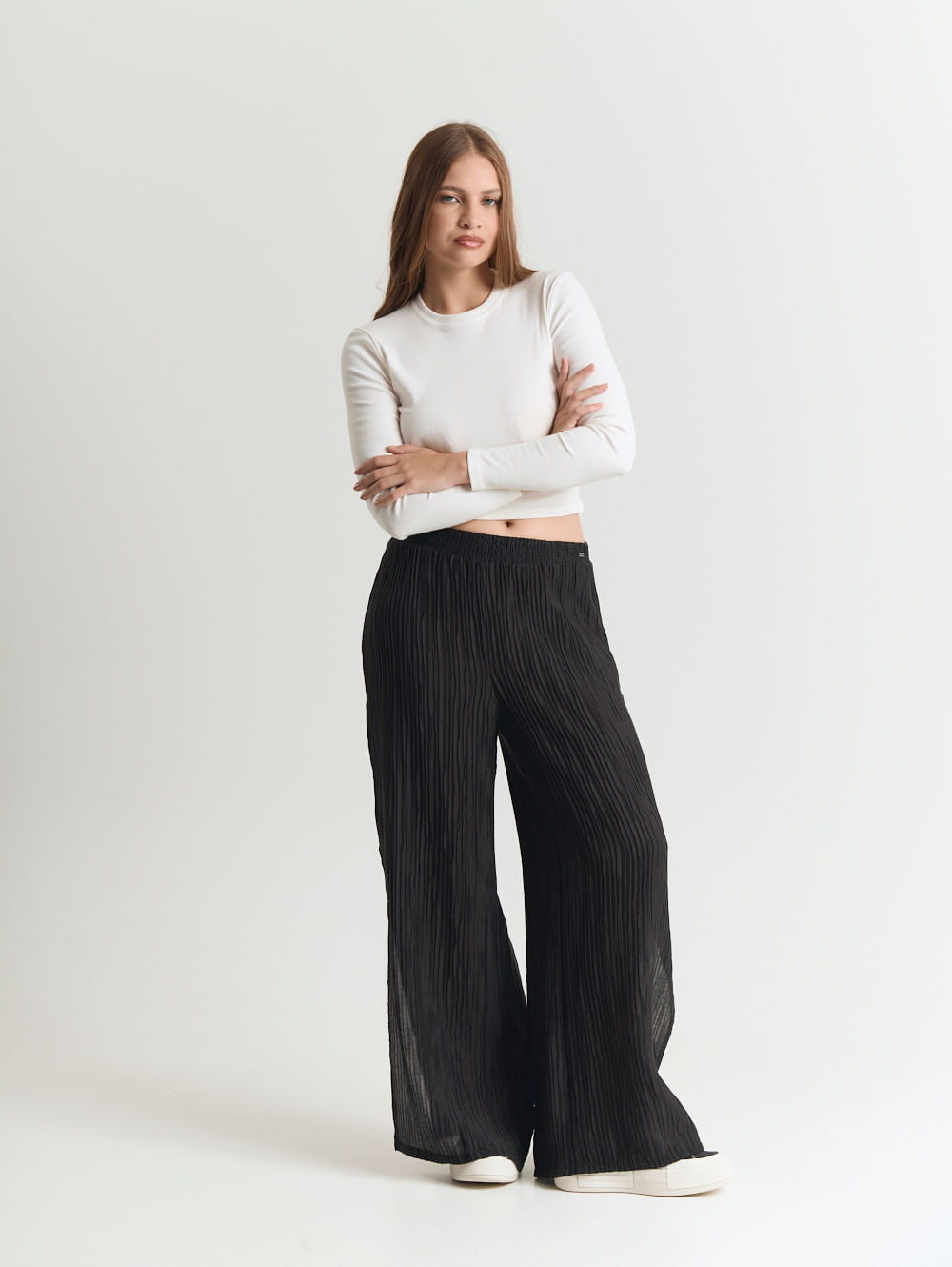 Calça com textura feminino cós de lastex preto