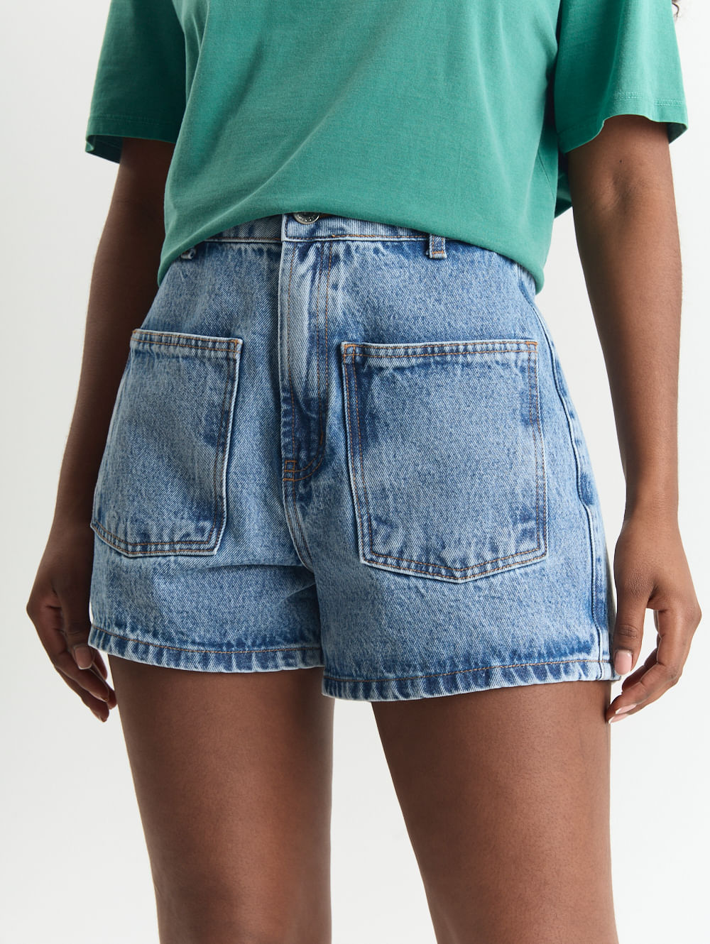 Short jeans feminino bolso frontal azul