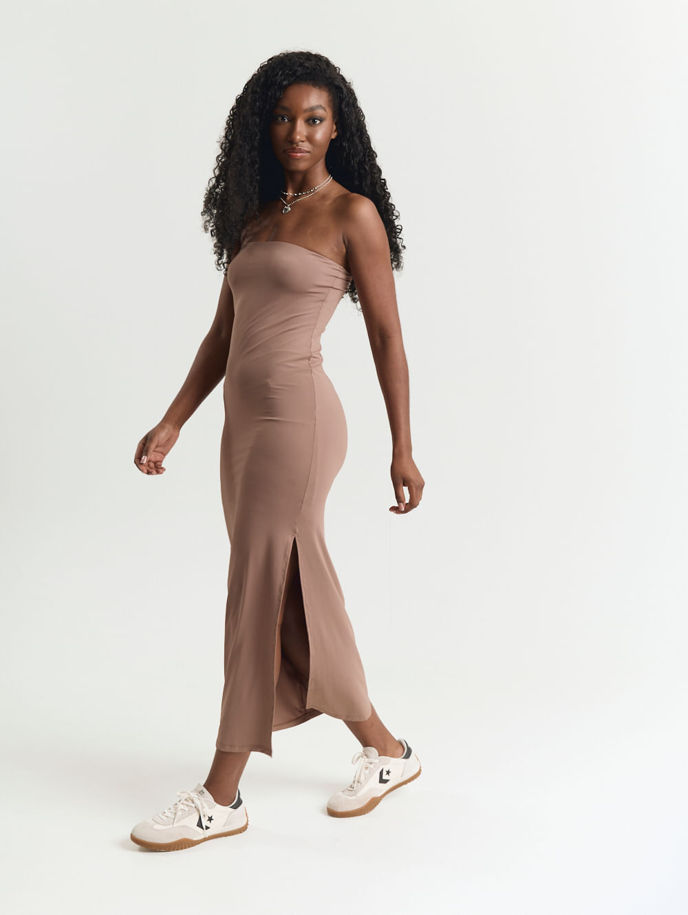 Vestido midi sem alças