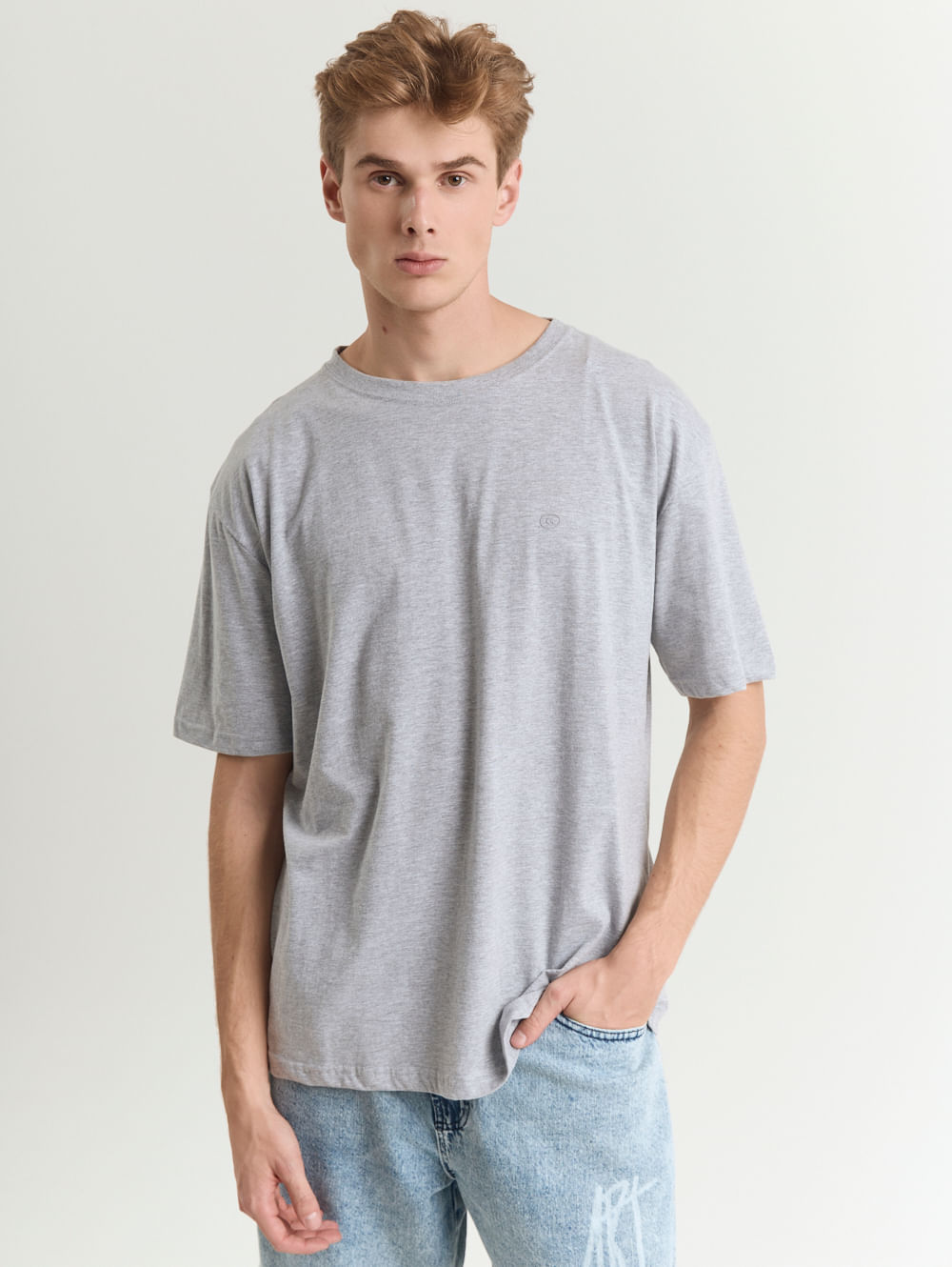 Camiseta malha masculina básica cinza